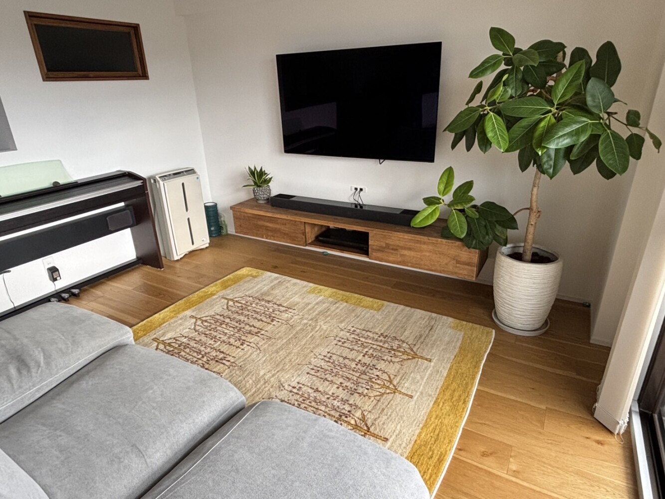 リビング　絨毯③