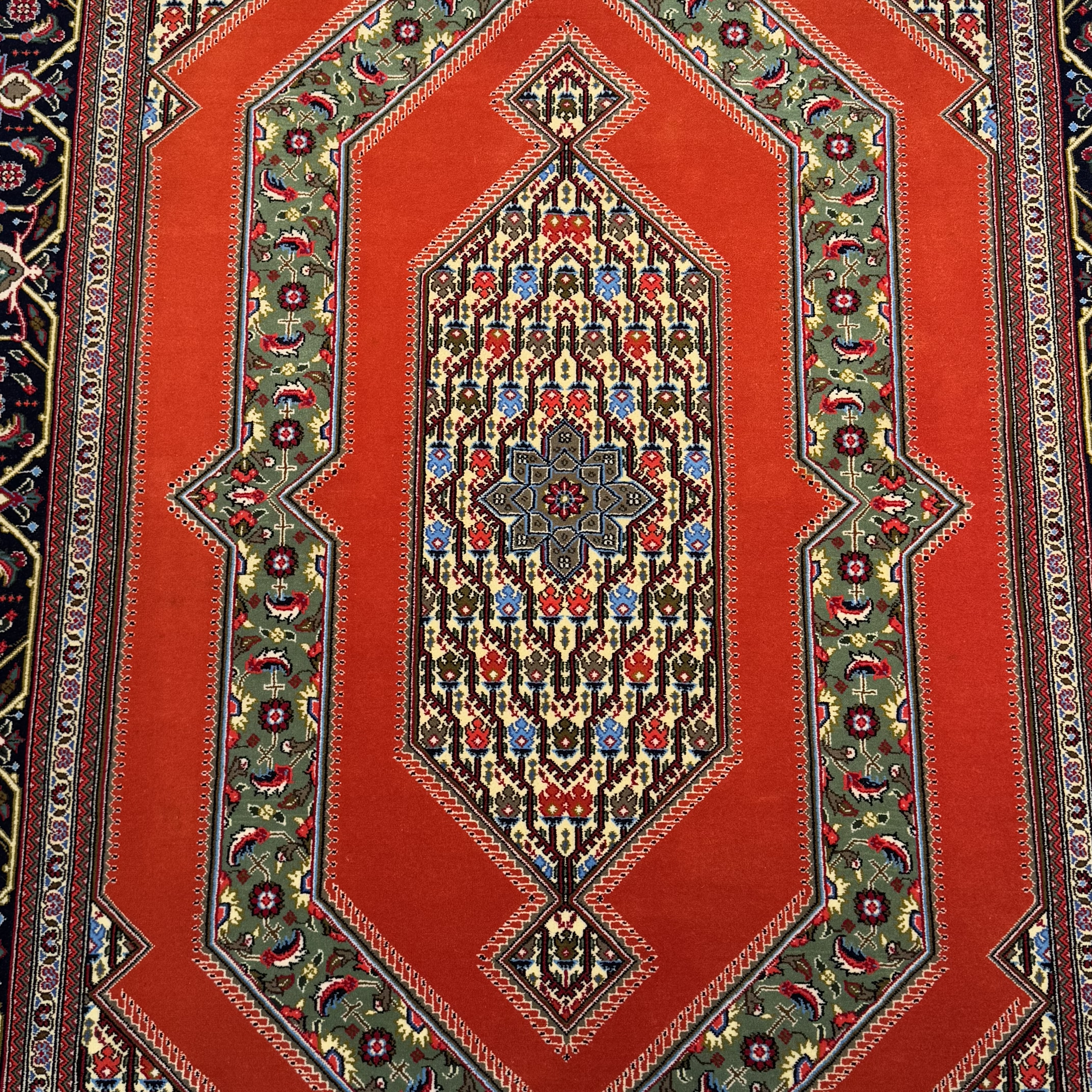 Qom　207×133