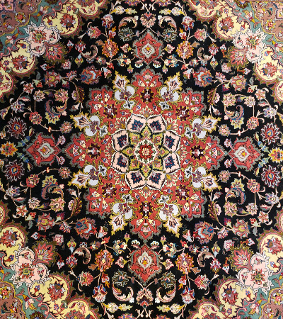タブリーズ産のペルシャ絨毯
